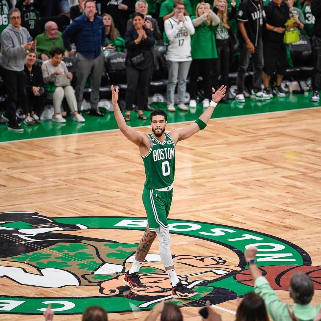 ボストン・セルティックスのインスタグラム：「last season’s leader in total points 🔥」