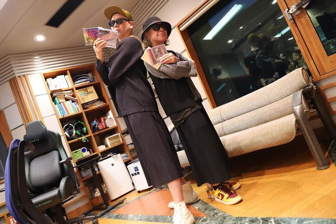 m.c.A・Tのインスタグラム：「宇多丸さんの「アフター6ジャンクション」に出させていただきました！ 宇多丸さんの的確なアルバムレビューにはマジ脱帽！ 最高だ！良い話が出来ました。ありがとうございました！ 新宿タワレコでコーナーを作ってくださっていただき 番組前にご挨拶に行かせていただきました。 なんだ、この感じは30年前に感じたヤツだ。」