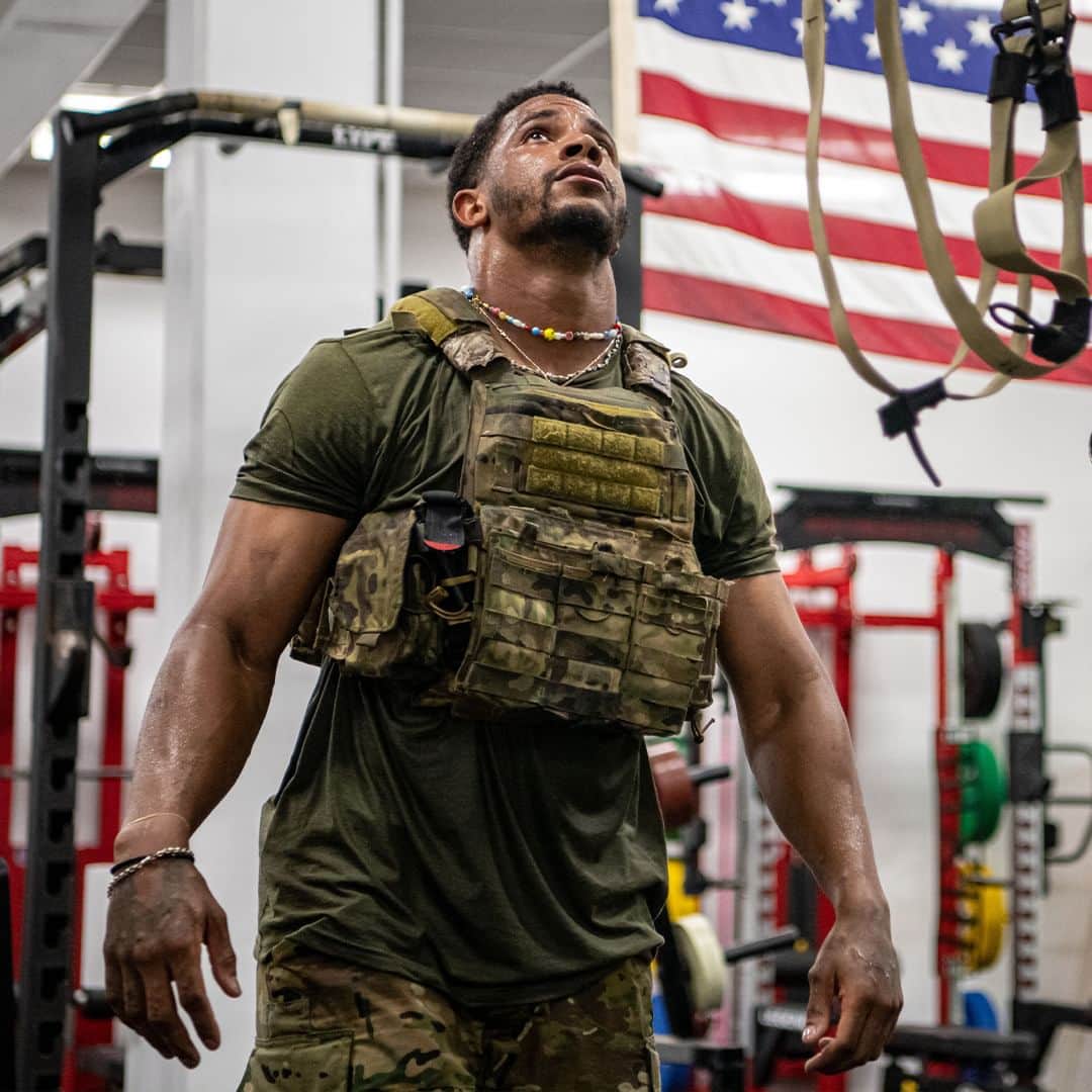 NFLさんのインスタグラム写真 - (NFLInstagram)「@roquansmith and @thejabram were overseas in Okinawa, Japan last week, spending time with United States service members and their families for the NFL 2023 USO Tour 🇺🇸❤️ #SaluteToService」6月29日 2時24分 - nfl