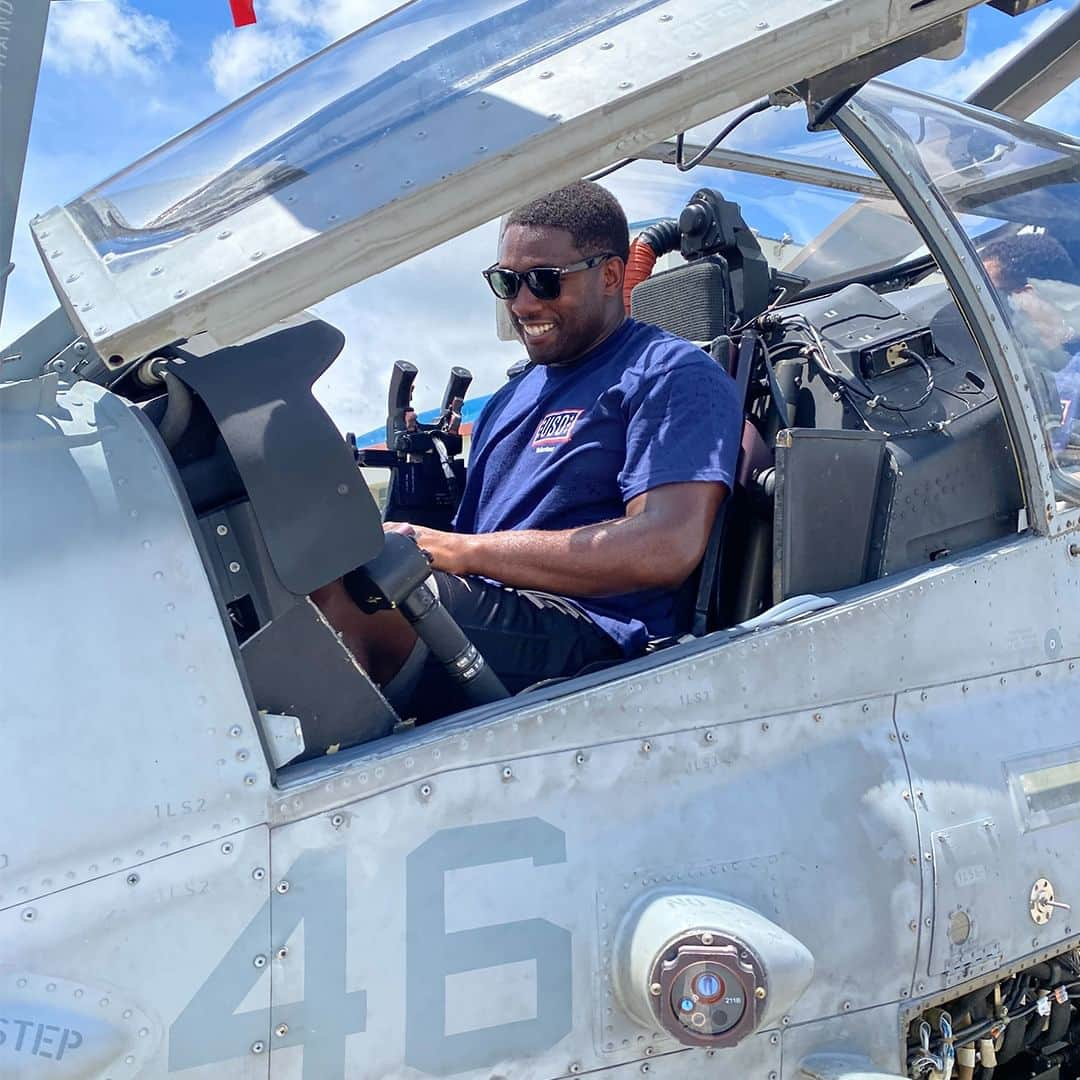 NFLさんのインスタグラム写真 - (NFLInstagram)「@roquansmith and @thejabram were overseas in Okinawa, Japan last week, spending time with United States service members and their families for the NFL 2023 USO Tour 🇺🇸❤️ #SaluteToService」6月29日 2時24分 - nfl