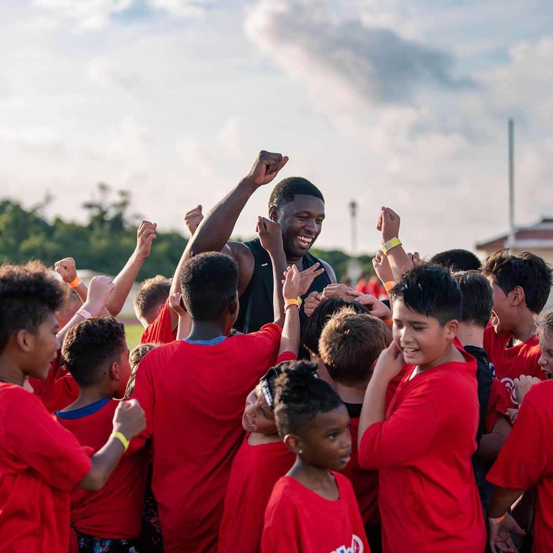 NFLさんのインスタグラム写真 - (NFLInstagram)「@roquansmith and @thejabram were overseas in Okinawa, Japan last week, spending time with United States service members and their families for the NFL 2023 USO Tour 🇺🇸❤️ #SaluteToService」6月29日 2時24分 - nfl