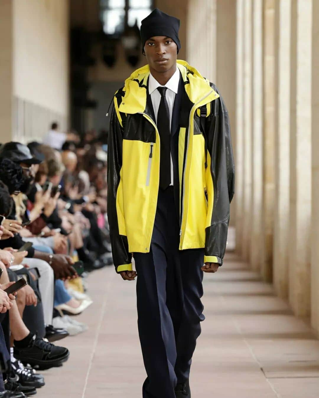 Fashion Weekさんのインスタグラム写真 - (Fashion WeekInstagram)「ICYMI: #Givenchy #SS24 has arrived. Creative Director, #MatthewMWilliams fuses grunge and sportswear with utilitarian suit styles. He is inspired by his teenage son and, in some instances, the looks appear to be a push and pull between the styles of youth and adulthood.   The menswear collection challenges basic comfort-wear with subtle adjustments that empower the wearer. From perforated sweaters, relaxed yet boxy fits, to sports jackets over pant suits, there's much to be discovered.」6月29日 2時31分 - fashionweek