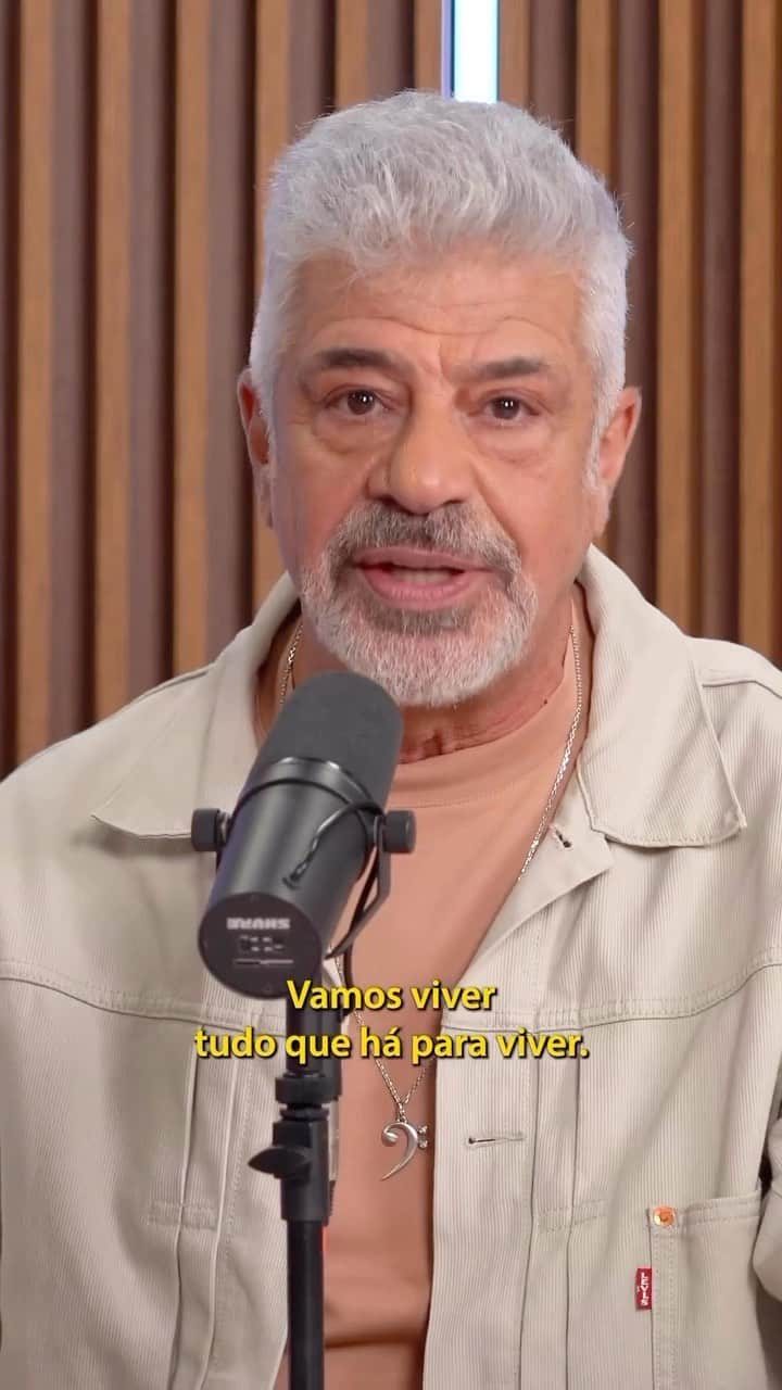 Giovanna Ewbankのインスタグラム：「Que especial ter Lulu Santos nessa semana no #QuemPodePod.   Hoje, no dia do orgulho, e para todos os dias, nada melhor que uma letra linda dele que diz tanto:   “Consideramos justa TODA forma de amor.”  #orgulho 🏳️‍🌈🏳️‍⚧️」
