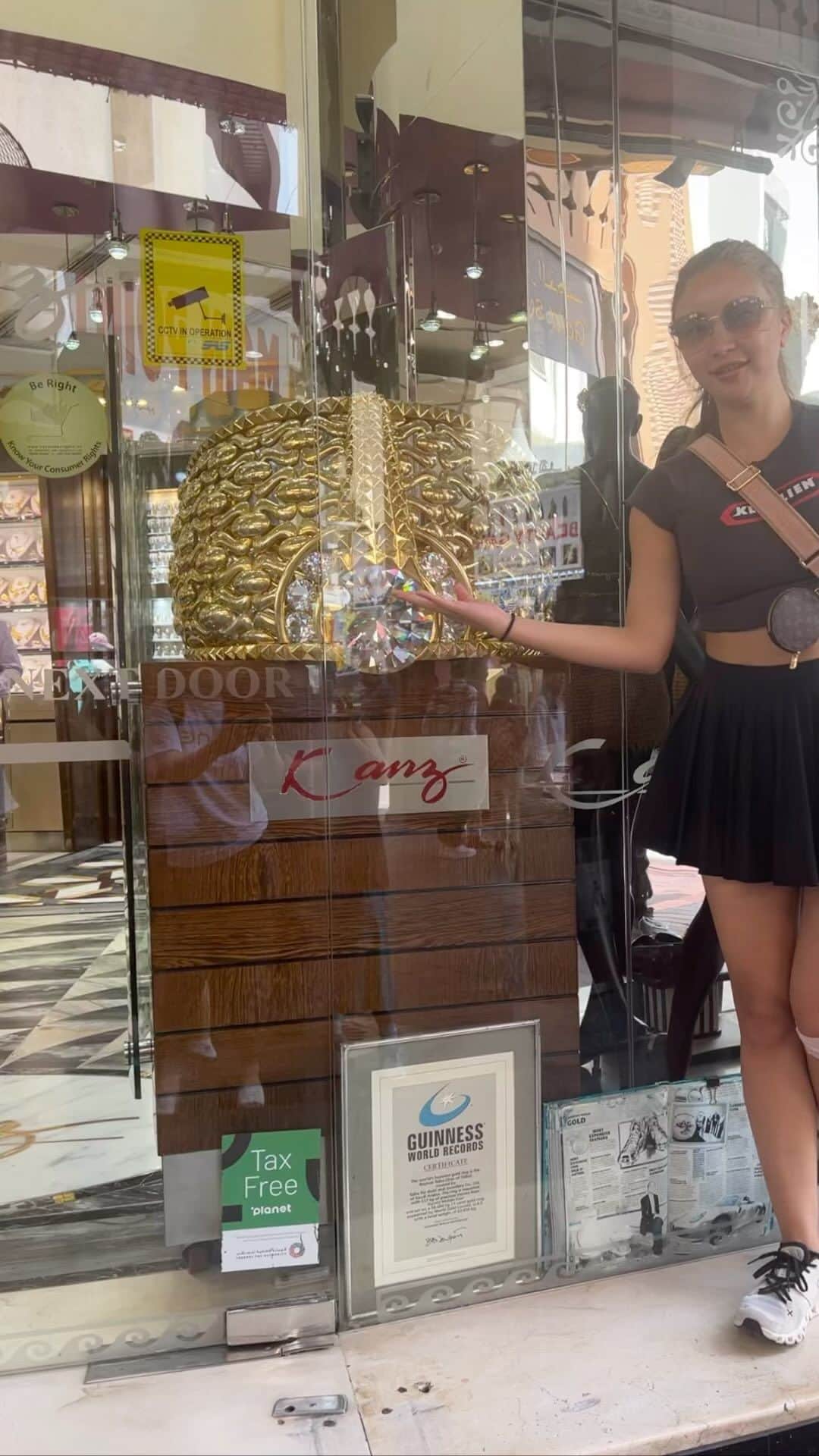 のインスタグラム：「Don’t be a tourist,be a traveler😂」