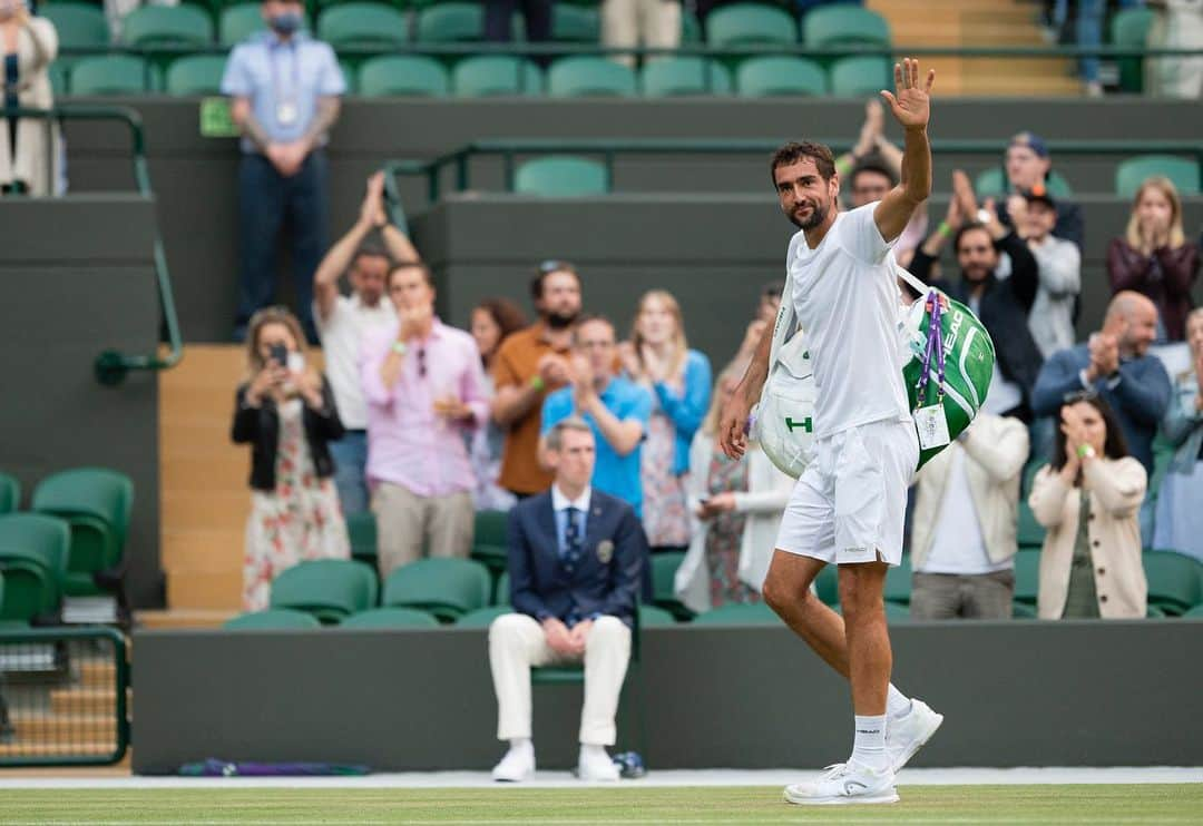 マリン・チリッチさんのインスタグラム写真 - (マリン・チリッチInstagram)「I'm sad to be missing the grass season and especially Wimbledon; this is a highlight of the season for every tennis player, but I know how important it is not to rush the recovery process. Things have generally been going well the last few weeks with my post-surgery training so I'm staying positive and focused on my long-term recovery. 💪  I hope that I'll be competing very soon.  I miss being on Tour, the tournaments and the fans, and I can’t wait to get back to all of that, to feel the thrill of stepping on court & competing. Until then, I’ll keep training and sharpening my motivation. Thanks for your continued support as always! 🙏🏼🎾  📸: @wimbledon」6月29日 3時20分 - marincilic