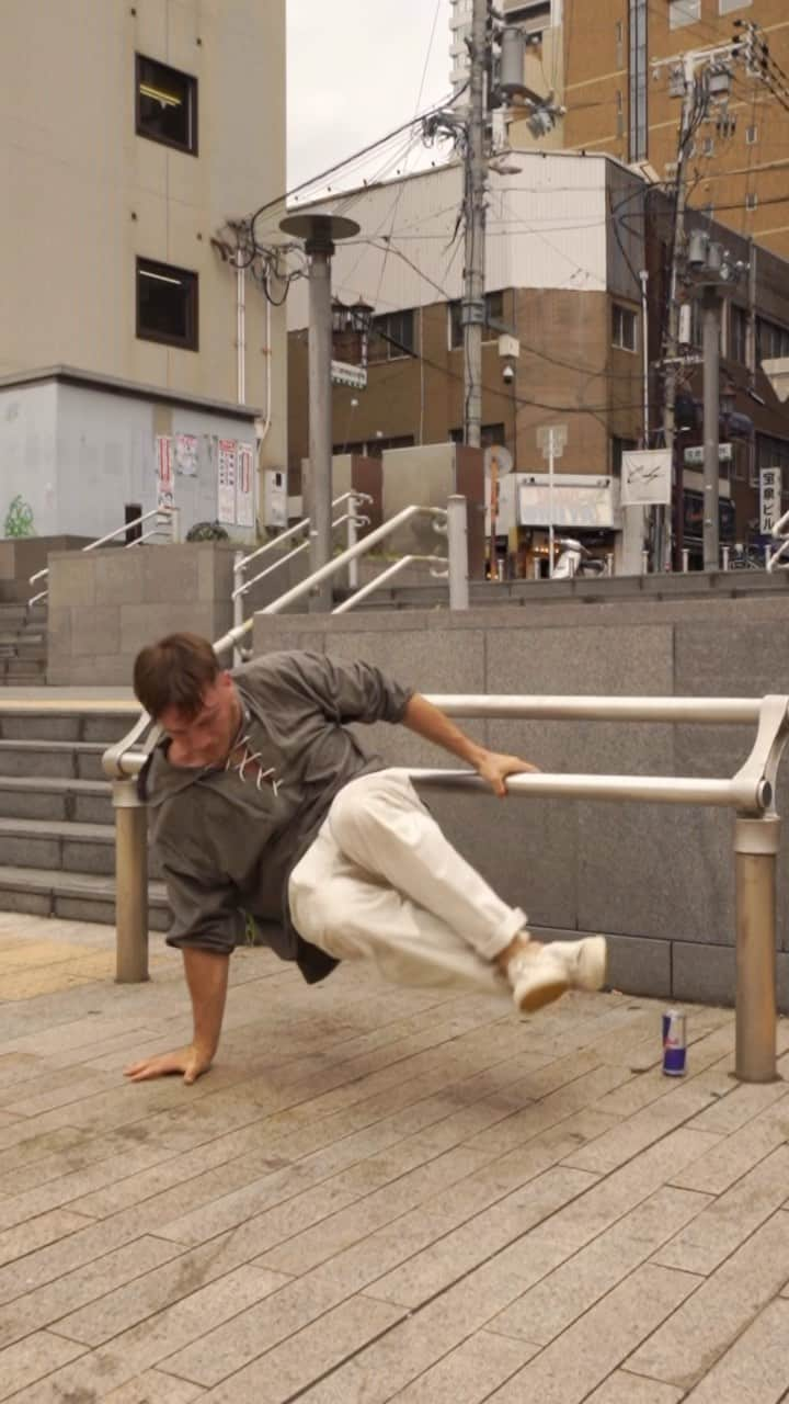 ジェイソン・ポールのインスタグラム：「combo from a wonderful session with @bboyhayato1 who I recommend you follow for a unique style of urban breakdance 😊🙏🏼 #breakour #breakingeverywhere」