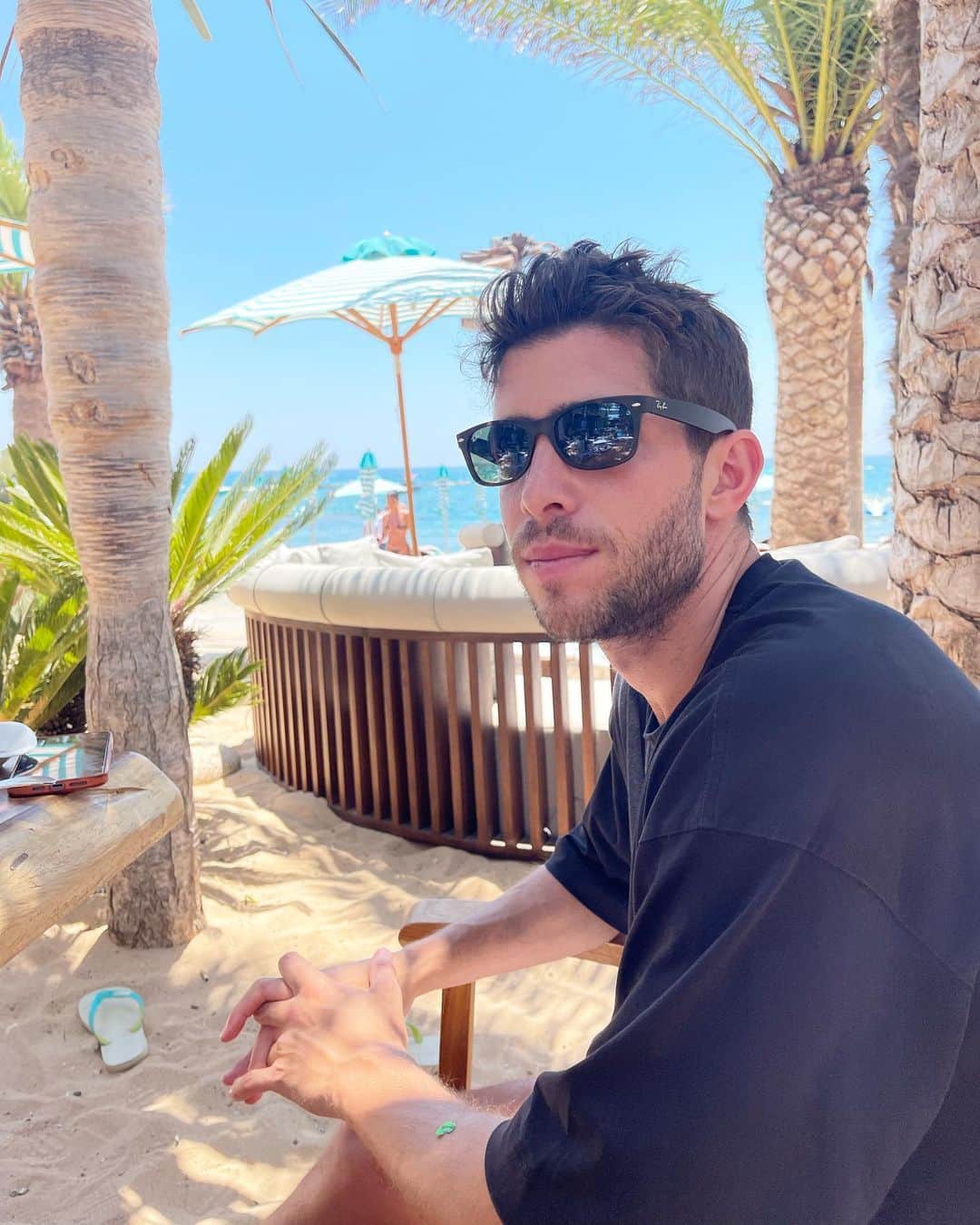 セルジ・ロベルトのインスタグラム：「Last week recap: -Cyprus getaway -Amazing view and Tom -Desert of Shaharut -Pool & beach -Mum and dad -Buckets -How not to jump into the pool」