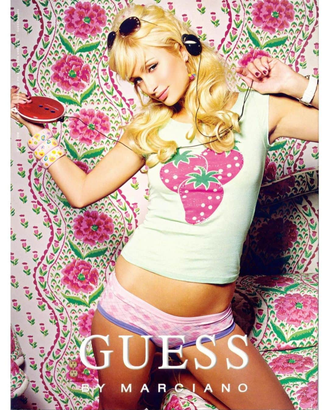 パリス・ヒルトンさんのインスタグラム写真 - (パリス・ヒルトンInstagram)「Who else is ready for the hottest summer yet?! 💕 ☀️ #TBT to these iconic campaigns I shot for @Guess that’s giving #SummerOfSliving 🔥 💗 📸 @EllenVonUnwerth」6月29日 3時13分 - parishilton