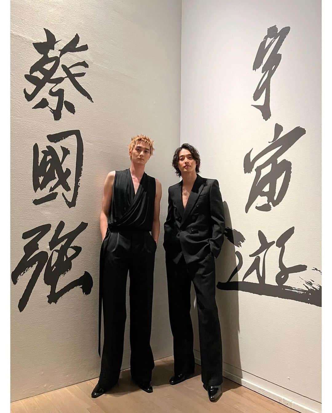 山﨑賢人さんのインスタグラム写真 - (山﨑賢人Instagram)「蔡國強 × Saint Laurent 宇宙遊 -〈原初火球〉から始まる　刺激的で興奮しました！ @ysl」6月29日 14時15分 - kentooyamazaki