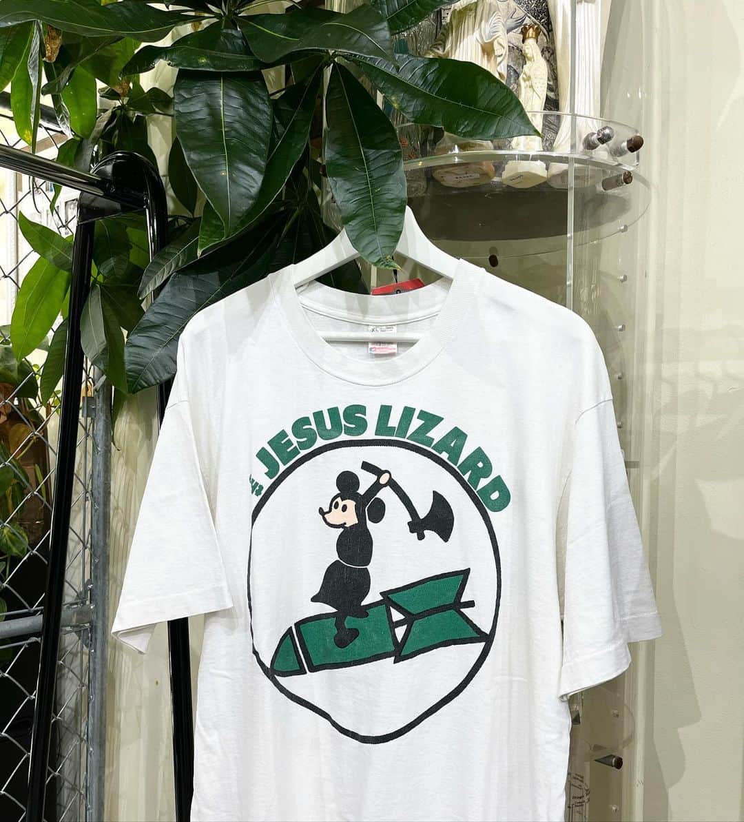 ジャムルのインスタグラム：「OPEN UNTIL 7:00PM . THANK YOU SOLD OUT!! レアな白ボディ🤍 . #jammru#jammru_tee#vintagetshirt #vintagetee#vintagebandtee#thejesuslizard #jesuslizard  #osaka  #fashion  #streetstyle  #streetfashion  #vtg  #vintage  #used  #usedclothing  #古着 #古着屋 #ファッション #70s #80s #90s」