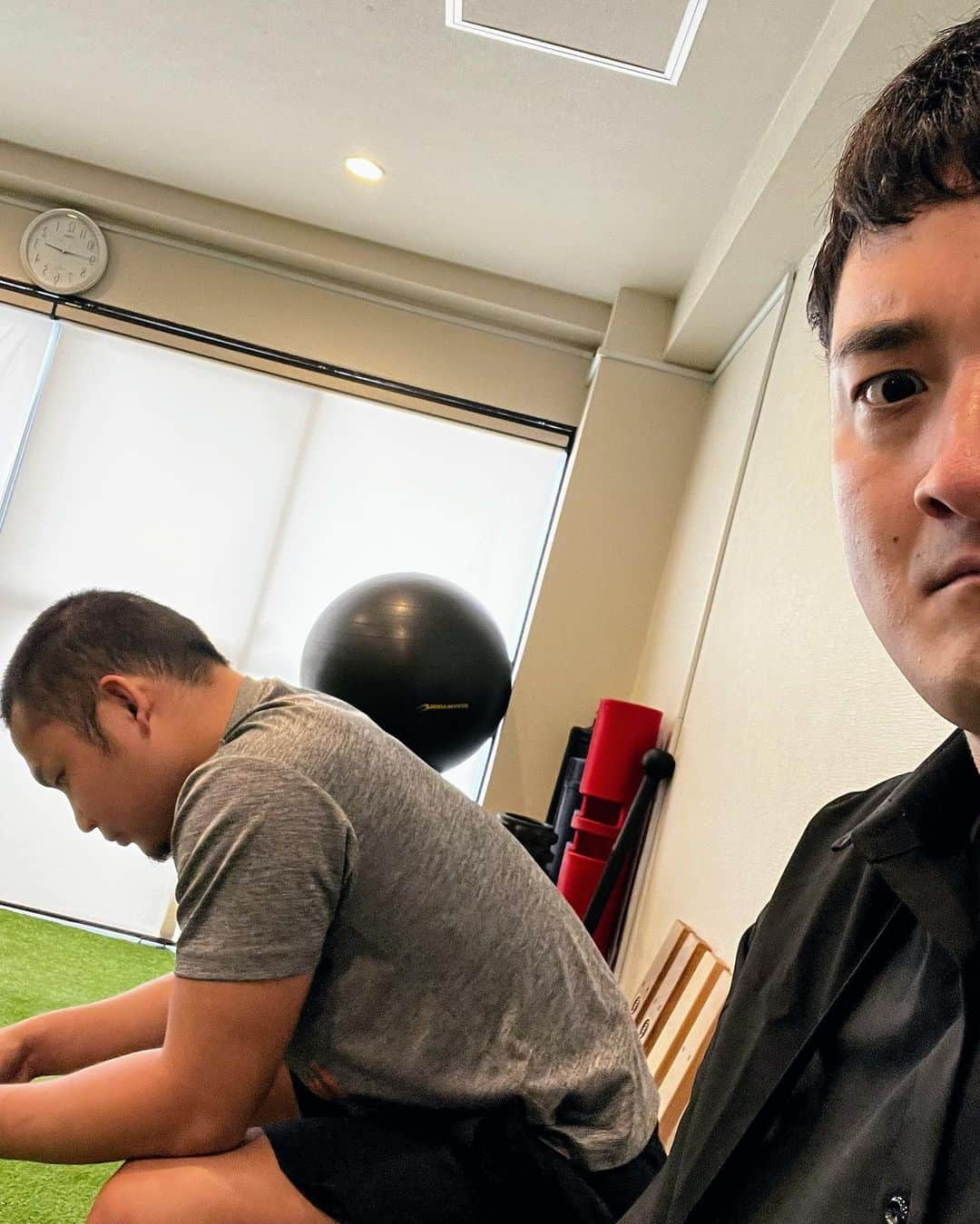 青木泰寛のインスタグラム：「先日、阿部史典選手、野村卓矢選手の自主興行『ぼくらは格闘探偵団』の会見が行われ、僕は進行役やらせて頂きました。  メインイベントは 阿部史典VS野村卓矢のシングルマッチ  その他は随時発表されます。 10月12日は新宿FACEへ。  先行発売は7/10 18:00〜20:00でホカクドウにて開催されます。  #KTdan #格闘探偵団 #阿部史典 #野村卓矢 #新宿FACE #プロレス #シュシュシュ」