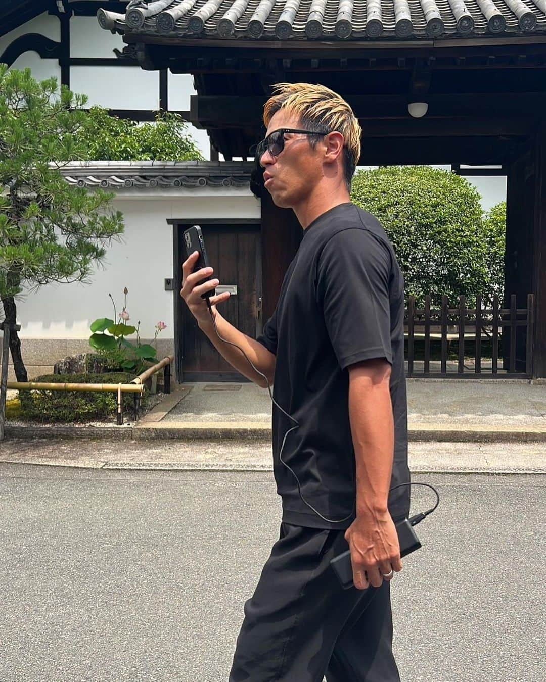 本田圭佑のインスタグラム：「Walk around Kyoto! It's already summer☀️」