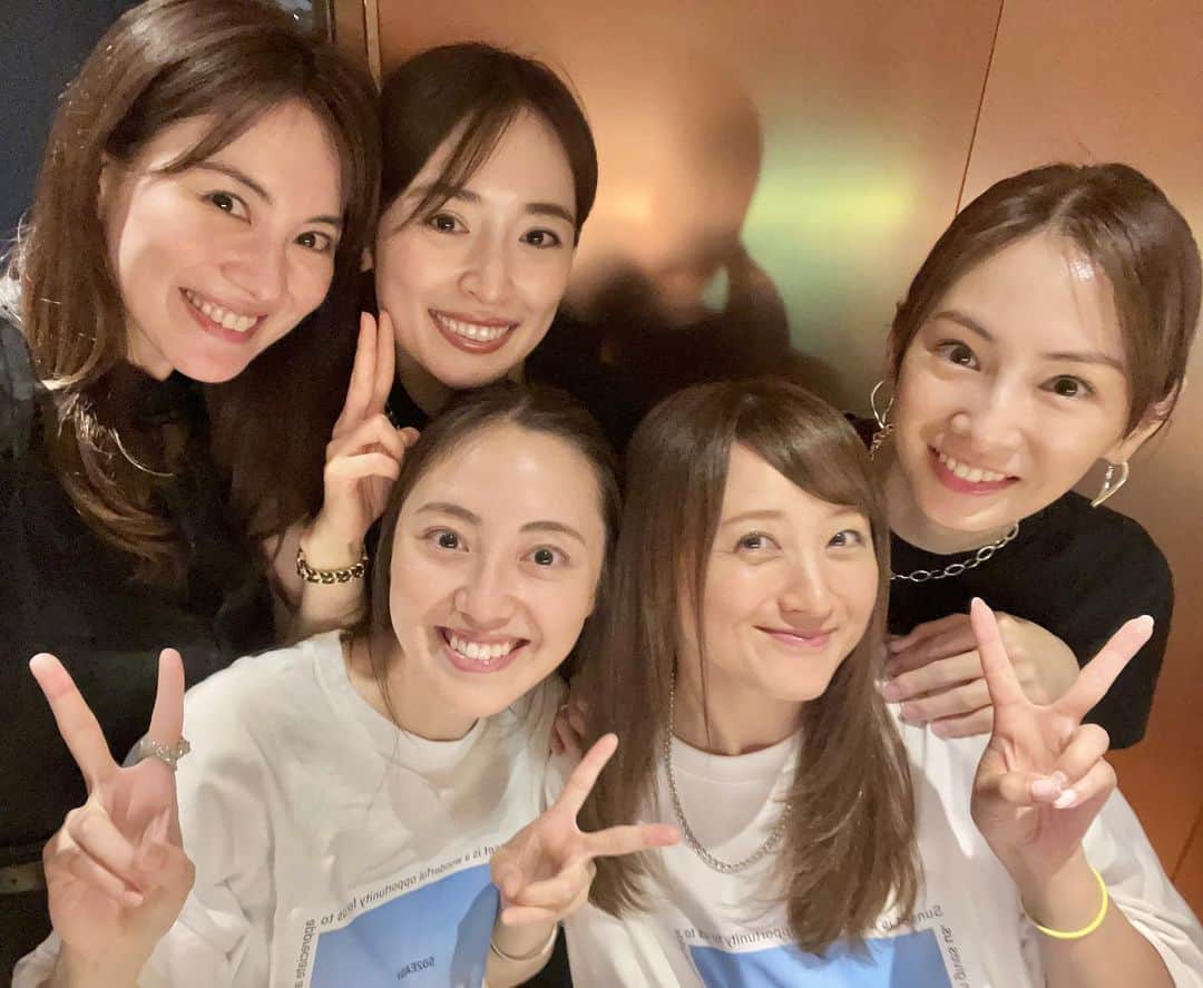 安座間美優さんのインスタグラム写真 - (安座間美優Instagram)「💚🩵🩷🧡❤️ わちゃわちゃないと🌙  　 #戦士#セーラームーン#sailormoon」6月29日 13時39分 - mew_azama