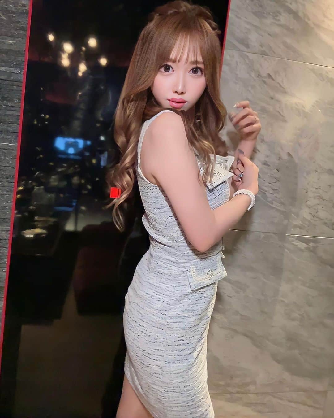 北山美奈のインスタグラム：「今月あと2日遊びに来て欲しいな🩵 子供の頃唇👄分厚いのコンプレックスだったけど今はヒアル代浮くから良かったと思ってる笑」
