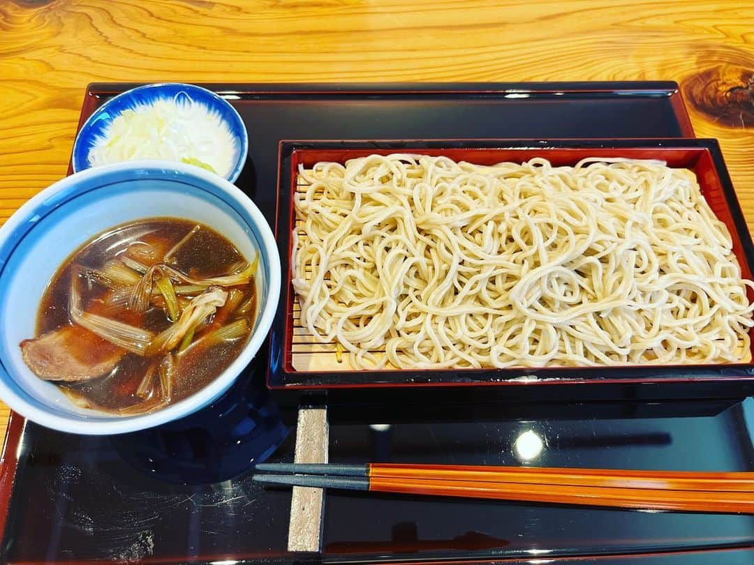 NAOTOさんのインスタグラム写真 - (NAOTOInstagram)「昨日今日と暑いねー。 そんな日は、冷たいお蕎麦も合うよね。 絶品の鴨せいろ🦆でした。 さて、今日明日は吉祥寺スターパインズカフェでナオトインタクヤ吉祥寺公演ですよ。 たくさんのご来場お待ちしてます❗️ #ナオトインタクヤ #三浦拓也 #スターパインズカフェ」6月29日 13時51分 - naoto_poper