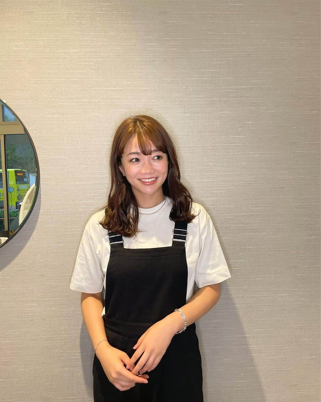 川村茉由のインスタグラム：「今月もハリウッドブロウを🥺 眉マスカラもするし、 メイクによって ふわっと立ち上げたり、 流れるようにもしたいから、 優しめにかけてもらってる🤍  眉毛整えるとすっぴんでも いい感じになるし、 メイク時短になるし最高👏  今回はまなさんに やって頂いた♡  @0412mnmn   @bis.nagoya   #名古屋眉毛サロン#アイブロウサロン#眉毛パーマ#まゆげパーマ#名古屋駅サロン#眉毛サロン#ハリウッドブロウリフト#ささしまライブ駅サロン#美眉サロン#アイブロウ」