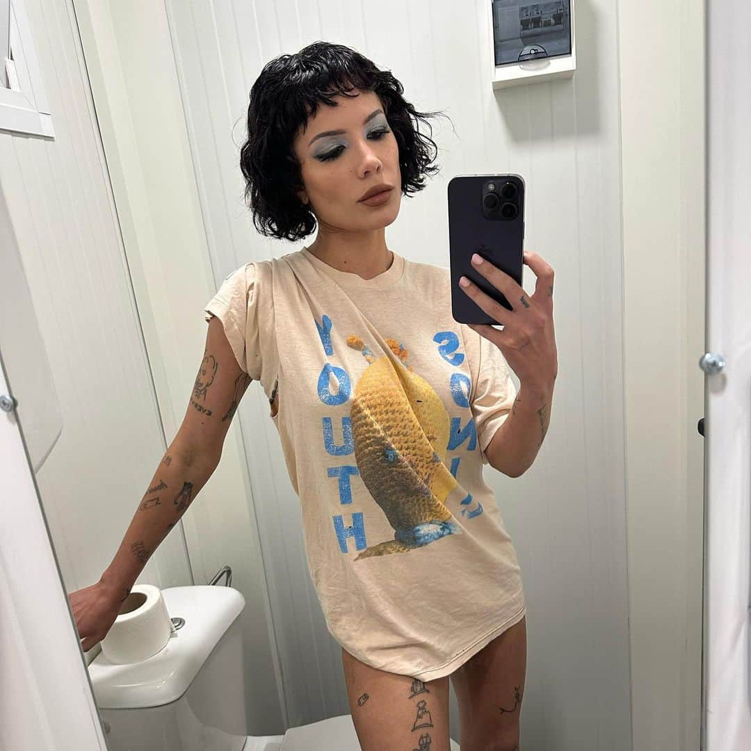 Halseyさんのインスタグラム写真 - (HalseyInstagram)「trying to beat the “bad at posting” allegations. i take the pictures i just forget to share them. oops.🪱」6月29日 5時21分 - iamhalsey