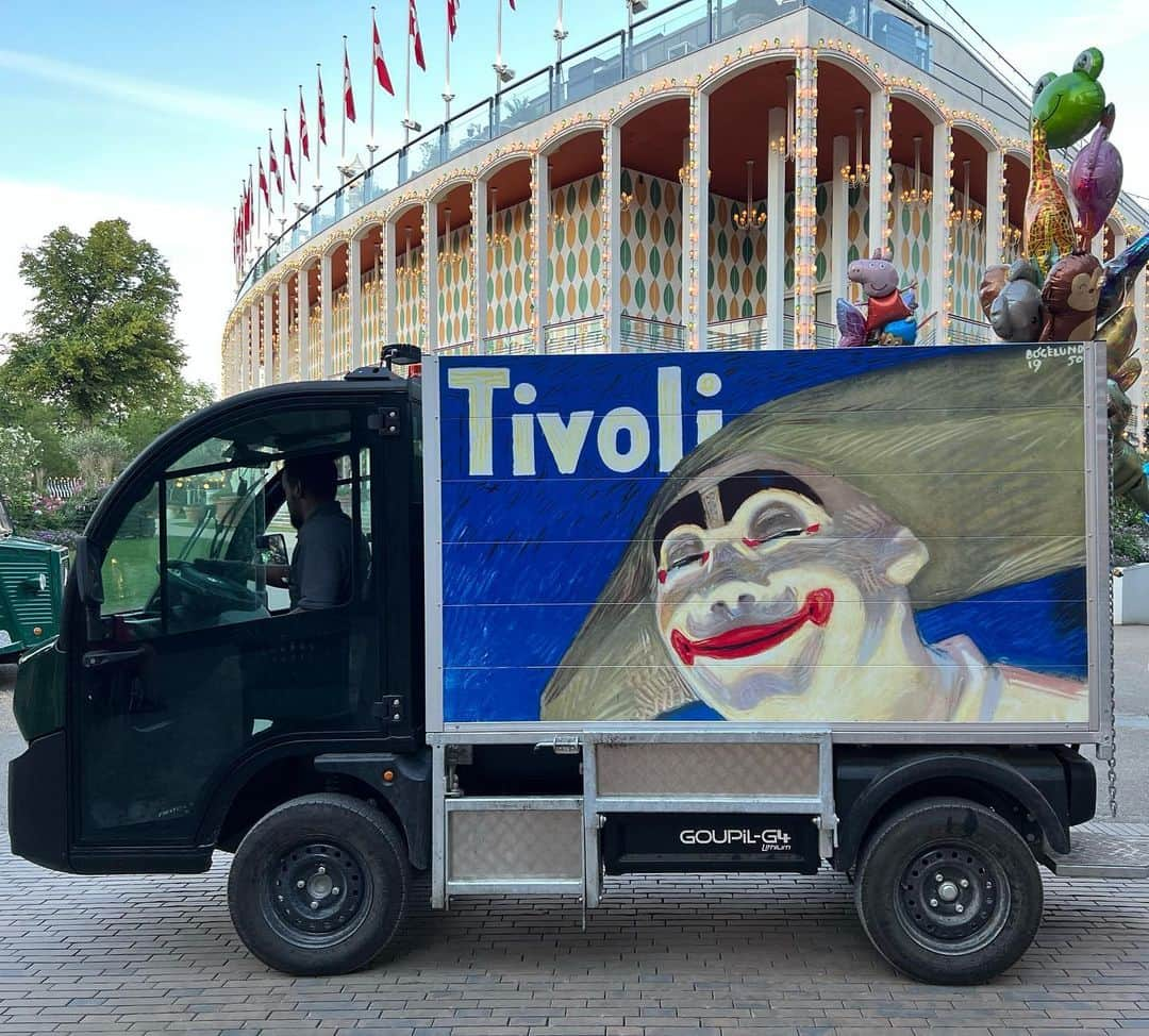 エイミー・セダリスさんのインスタグラム写真 - (エイミー・セダリスInstagram)「#copenhagen #tivoli #enchanting #charming Fun facts Both Walt Disney and Michael Jackson wanted to buy the park. Walt opened Disney after seeing Tivoli. Tivoli is 180 years old.」6月29日 5時31分 - amysedaris