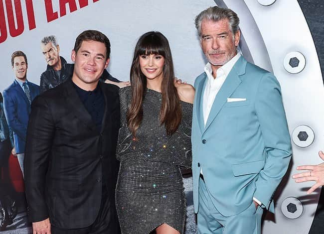 ピアース・ブロスナンさんのインスタグラム写真 - (ピアース・ブロスナンInstagram)「Great night out with my sons, Dylan and Paris, celebrating The Out-Laws with Adam Devine and Nina Dobrev!! Coming to Netflix July 7th 💥 #theoutlaws」6月29日 6時02分 - piercebrosnanofficial