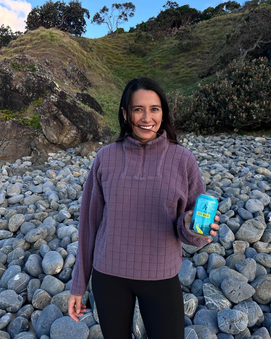 マリア・マニュエルのインスタグラム：「I’ve always been an early riser so enjoying these longer summer nights with @athleticbrewing keeps me feeling clear and ready for any adventure the next day 😊 #nonalcoholicbeer」