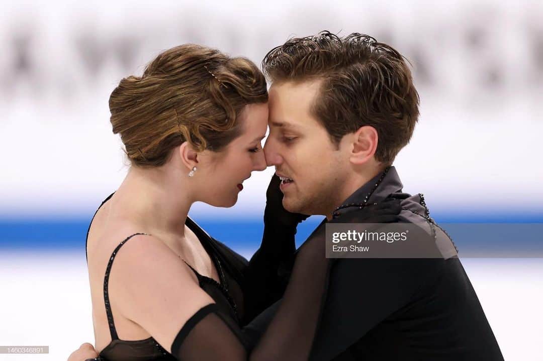 クリスティーナ・カレイラのインスタグラム：「So excited to compete in Angers and Espoo this fall!!🇫🇷🇫🇮  See you soon!🤩 • • • • #gpfigure #teamusa #christinacarreira #anthonyponomarenko #finlad #france #espoo #angers」