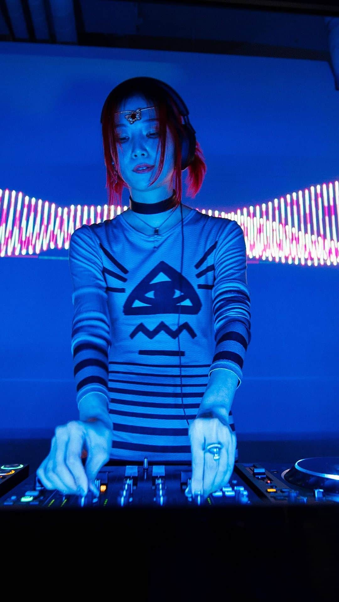 草野絵美のインスタグラム：「magic happened in shibuya  galverse x lens protocol - tokyo party 2023  the heart of tokyo lit up with cosmic energy  unbreakable bonds in the galverse community  📸: @moussti 🎶: @tamanaramen」