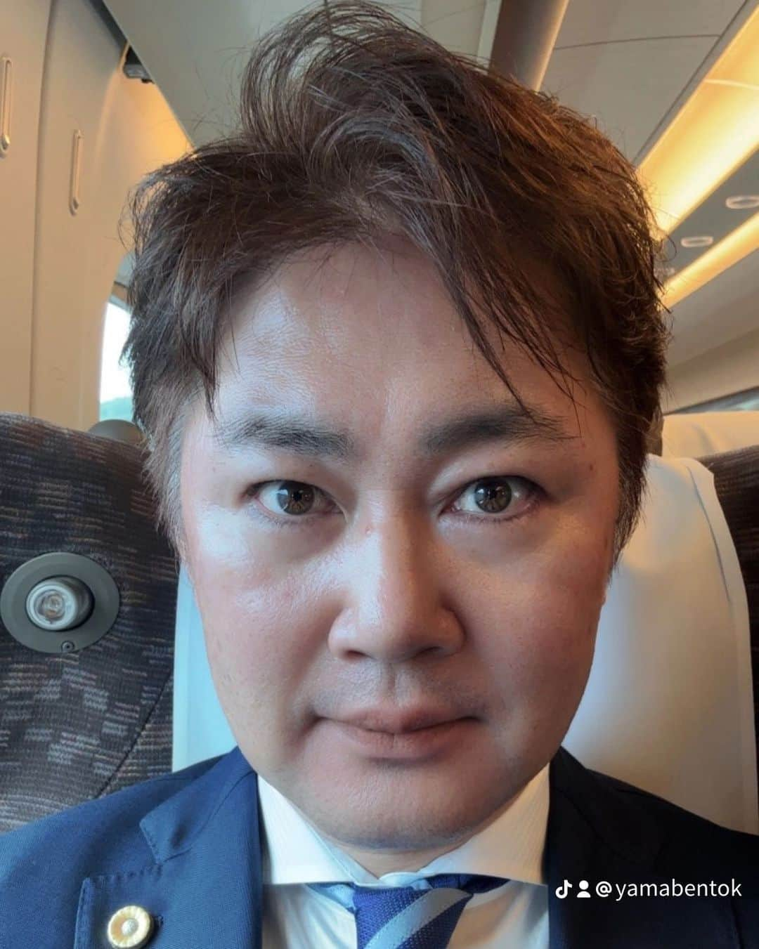 山岸久朗さんのインスタグラム写真 - (山岸久朗Instagram)「つらい。「がんばれ」って、精一杯がんばってる人にかける言葉やない。「よくなるよ」って、よくならない可能性がある人にかける言葉やない。自分は何もできないどころか、かける言葉すらも持っていない。ただ祈るだけしかできない。ボーッと生きてきた証拠や。自分が情けない。  #sns #罪悪感 #情けない #しょうもない #自己嫌悪 #それでも #心から #祈ります #帰りを #待ってるよ」6月29日 6時40分 - yamaben