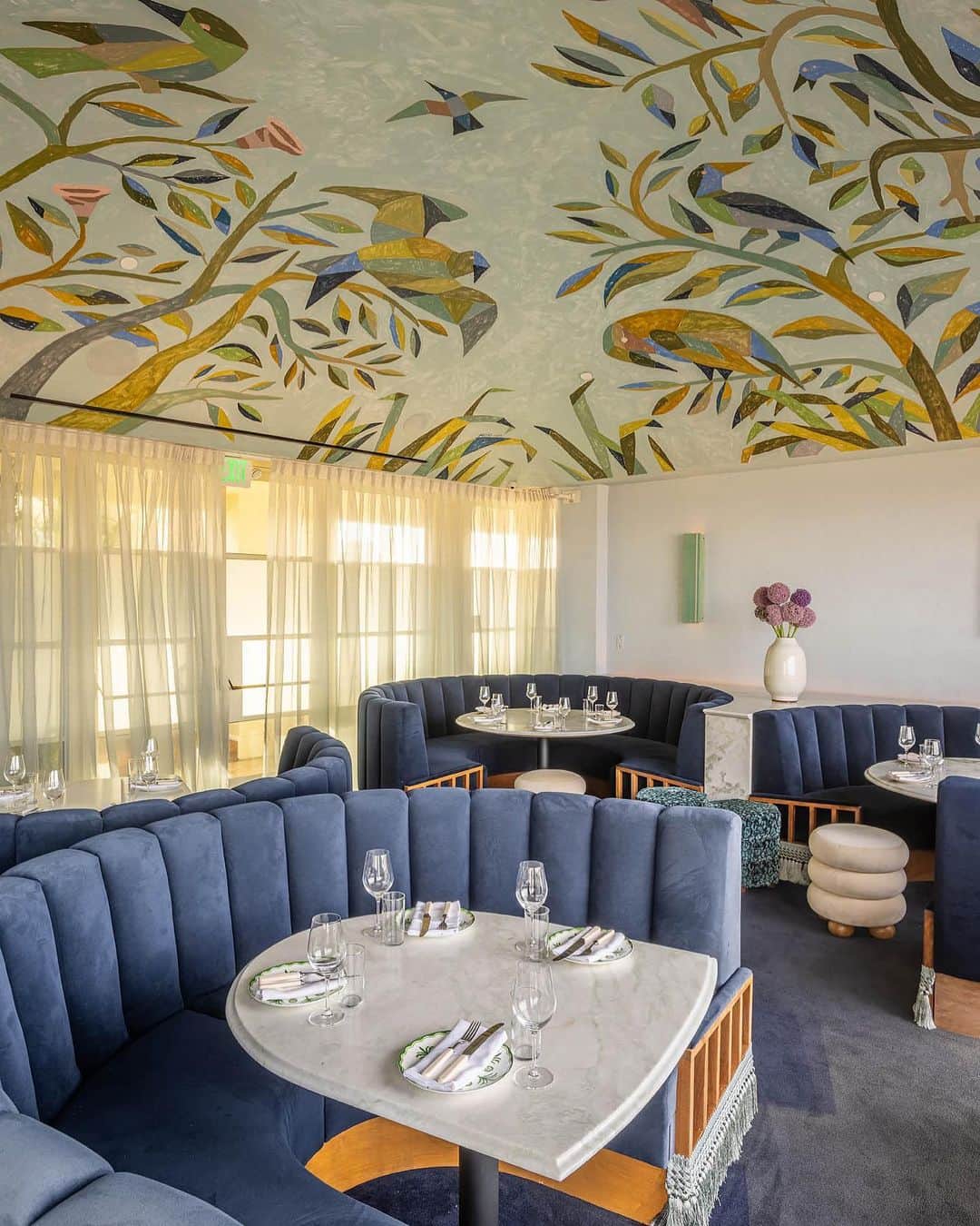 Eater LAさんのインスタグラム写真 - (Eater LAInstagram)「When Dante opens atop the Maybourne Beverly Hills on July 4, it will mark the first standalone location of the beloved cocktail destination outside of New York City. Caffe Dante has been a Greenwich Village staple for more than a century, while a West Village outpost opened in 2020. The rooftop restaurant will offer lunch and dinner, sweeping views of the city and Hollywood Hills, and plenty of aperitivo-style drinks.  Dante Beverly Hills will serve signature cocktails like the Garibaldi (Campari and fluffy orange juice) and the Negronis, spritzes, and martinis it's known for — as well as some only-in-LA drinks like a fluffy margarita and celery paloma. There's also a coastal Italian menu featuring wood-fired pizzas and handmade pastas. Read why this is the "it" rooftop destination of summer 2023 in the full report by Eater LA guest editor @karenlpalmer at the link in bio.  📸: @wonhophoto」6月29日 7時15分 - eater_la