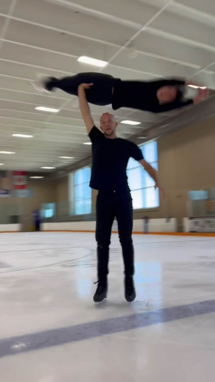 ダニエル・オシェイのインスタグラム：「⛸️ Finland and France!!! 🌪️   🎥 @coldangles」