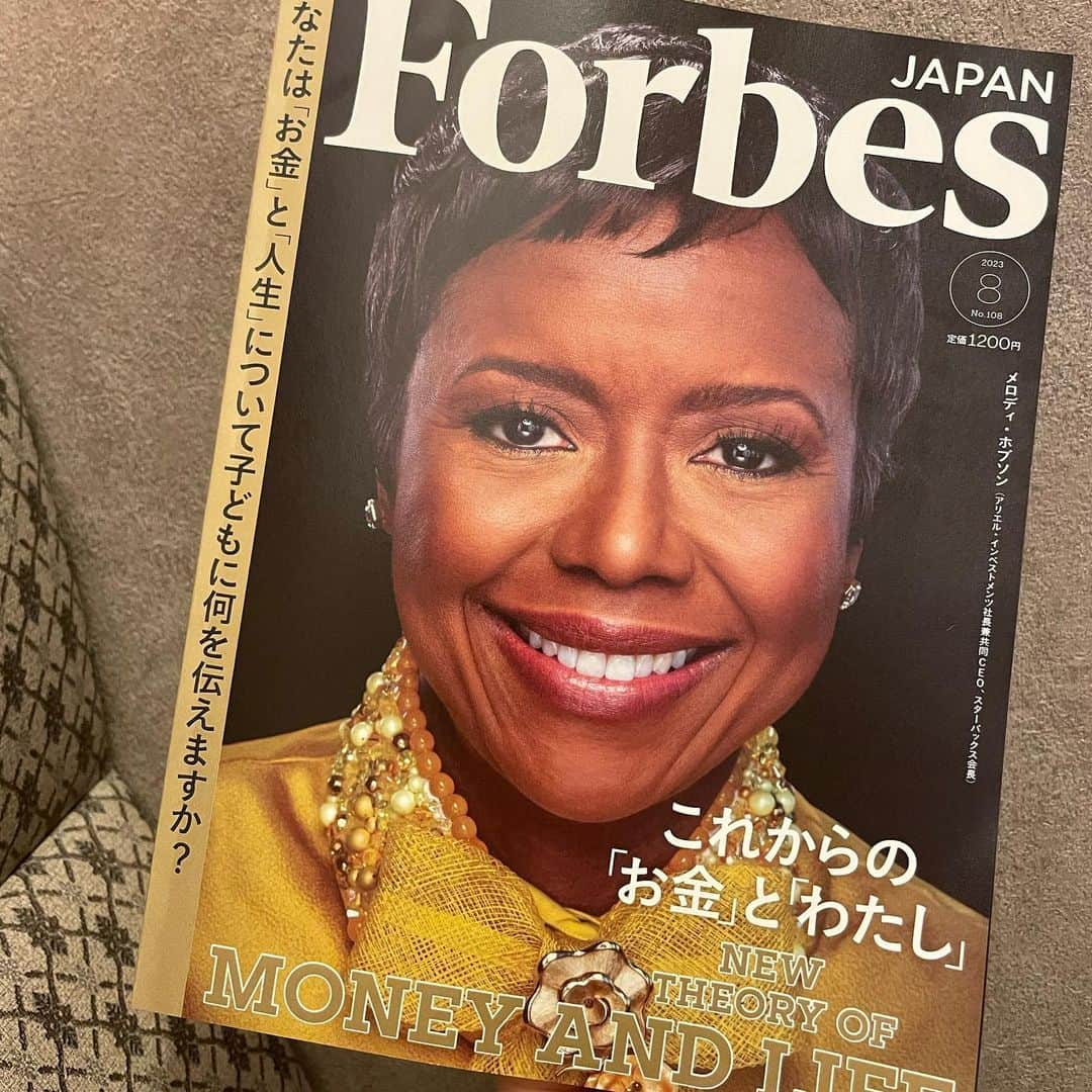 瀧口友里奈さんのインスタグラム写真 - (瀧口友里奈Instagram)「・ Forbes JAPAN が新しい時代の営業組織のモデルケースを表彰するアワード✨ 【Forbes JAPAN NEW SALES OF THE YEAR 2023 】の司会を務めました🎤  新しい時代の営業活動である「NEW SALES」を実践しているエンタープライズ企業にスポットライトを当てるビジネスカンファレンスです。  ナレッジワーク社共催で、パークハイアット東京のクラシカルで素敵なボールルームの雰囲気や、お食事、音楽、そして、トークセッションで、皆さんの五感が満たされていくのが感じられるような華やかな場となりました☺️　  アワードの冒頭でもお話しいただきましたが、営業職は、労働人口の10％以上を占める一方で、生産性が低く、仕事に対する満足度も低いと職種と言われています。本来、とても大きな可能性のある営業職の新しく素晴らしい取り組みにフィーチャーし、営業職のイメージを塗り替えたい、そんな思いから開催されたアワードです。  「顧客志向」、個人ではなく「組織力」による営業活動、「データやナレッジ、デジタルの活用」がキーワードです。  私自身、メディアの人間の端くれとして目指して活動してきたのは、本来は高い価値があるにも関わらず、本来の価値通りに捉えられていないモノやコトをしっかりと伝えていくことです。また、その本来の価値を発揮できるような転換をもたらす、人やビジネスをできるだけ伝えていくことです。  「NEW SALES」のコンセプトや、ForbesJAPANのポジティブジャーナリズムと、私自身も共鳴して関わらせていただき、とても気持ちの良い夜となりました🌃  詳細は、ForbesJAPAN８月号もぜひご覧ください。」6月29日 7時58分 - yurinatakiguchi