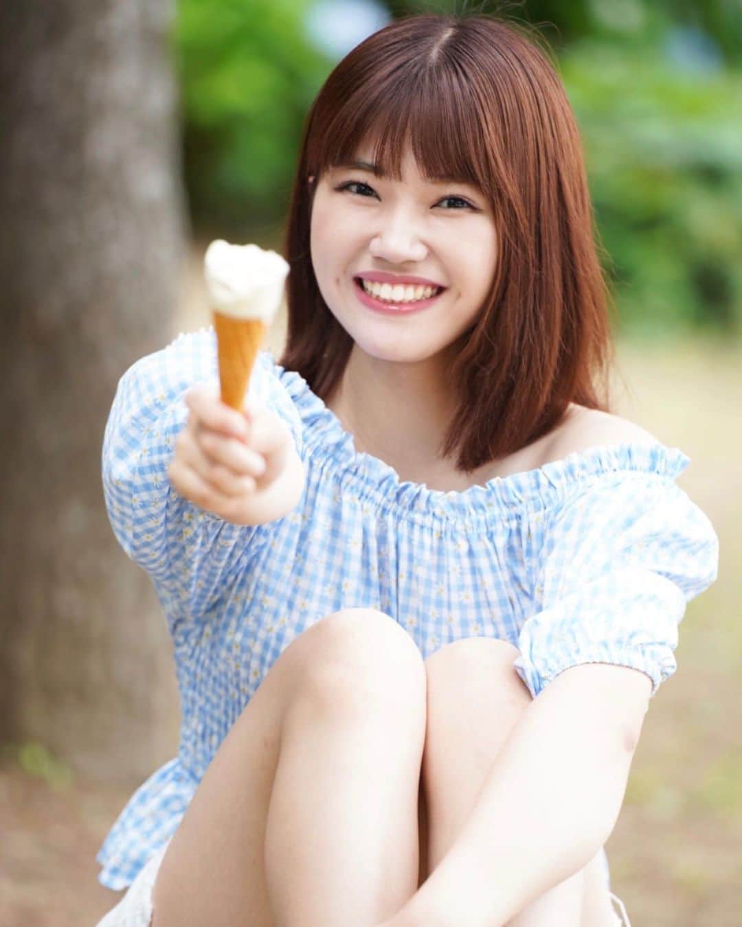 平岡明純のインスタグラム：「おはアイス🍨😆🙇‍♀️  撮影会事前予約時間が出ました✨  🧡7/1 (土)　撮影会事前予約 ➡️6月29日（木）13時スタートです！  🧡7/15(土)　撮影会事前予約 ➡️6月29日（木）15時スタートです！  皆様どうかよろしくお願い致します🩷」
