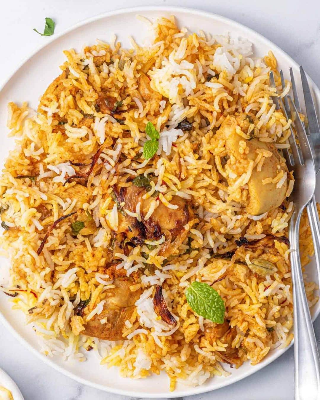 Easy Recipesさんのインスタグラム写真 - (Easy RecipesInstagram)「Easy Chicken Biryani combines tender marinated chicken with caramelized onions and aromatic rice. This simple biryani recipe is loaded with warm spices like cardamom, star anise, herbs and cilantro. It has all the flavor of an authentic Indian dish and is made in about an hour.  Full recipe link in my bio @cookinwithmima  https://www.cookinwithmima.com/easy-chicken-biryani/」6月29日 8時10分 - cookinwithmima