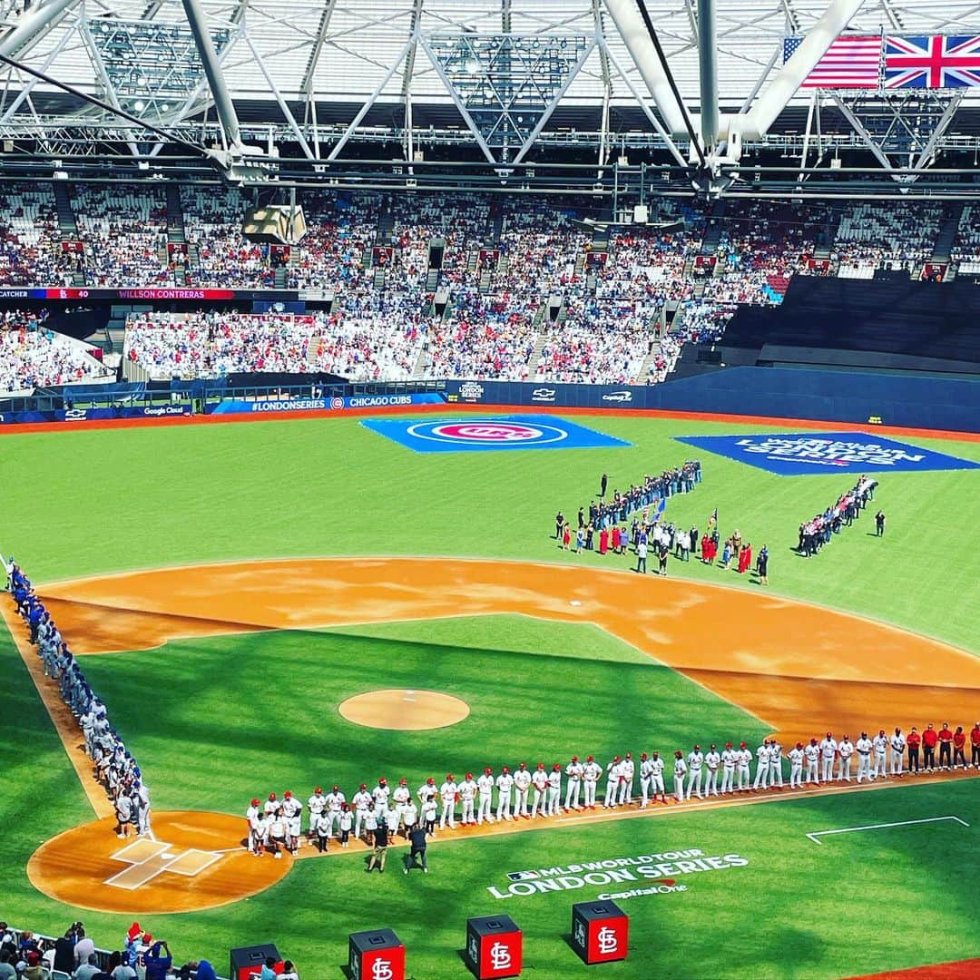 オカモト"MOBY"タクヤのインスタグラム：「6/25(Sun) #MLB #LondonSeries #Game2 @cubs 5 - 7 @cardinals  #BobbyMoore #Westham #MilesMikolas #DavidRoss #SeiyaSuzuki #JordanHicks スケジュールを詰込過ぎた8Days・7Games + 1Showの旅、これで終了。 現場に来られるチャンスがあるなら、行かない手はない、ということをこれでもかと体感した取材旅行だった。」