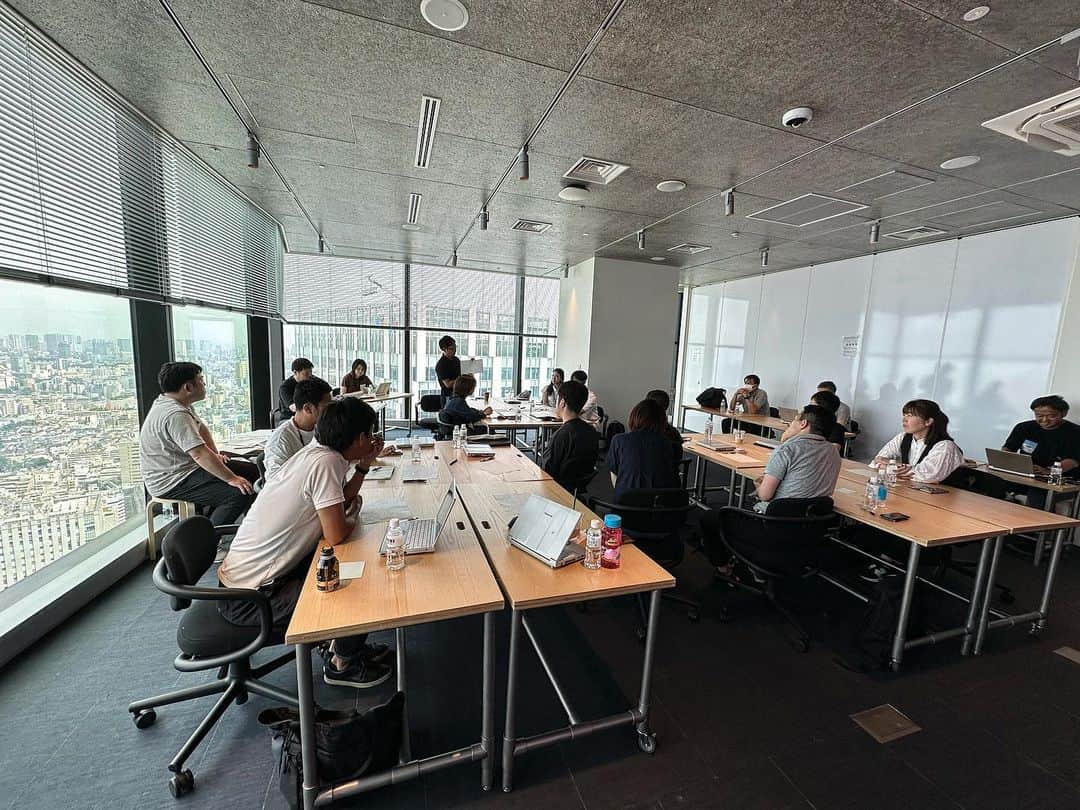 石川直宏さんのインスタグラム写真 - (石川直宏Instagram)「『F.C.TOKYO Visionがたり vol.3』  ビジネススタッフ中心に行っている【Vision】をテーマにした中での相互理解・関係性の質を高めるワークショップ。  今回で3回目の開催。 育成セクションからサリさん #浅利悟 も参加🤝  皆でもっともっと語り合う機会、共有・共感、重なりを増やし、Visinaryな組織・クラブにし、FC東京ファミリーをキラキラさせたい✨  そして、その中心から放たれる熱が広がり・伝わり・深まり、更なる熱狂を🔥🔵🔴🔥  唯一無二の自分たちを信じ、仲間たちを信じて。  表情を見てもらえれば分かると思いますが 笑、ランチから終了までの約6時間、充実していてとても良い時間でした🙌  Visionがたり、まだまだ続きます🤝🔵🔴  #FC東京ビジョンがたり vol.3 #2030Vision #Vision #ビジョン #Visionary #ビジョナリー #先見の明  #fctokyo #FC東京 #Tokyo #東京 #東京が熱狂 #FC東京ファミリー  #CCA #クラブコミュニケーターアクション #fctokyoclubcommunicator  #FC東京クラブコミュニケーター #NaohiroIshikawa #石川直宏」6月29日 8時18分 - sgss.18