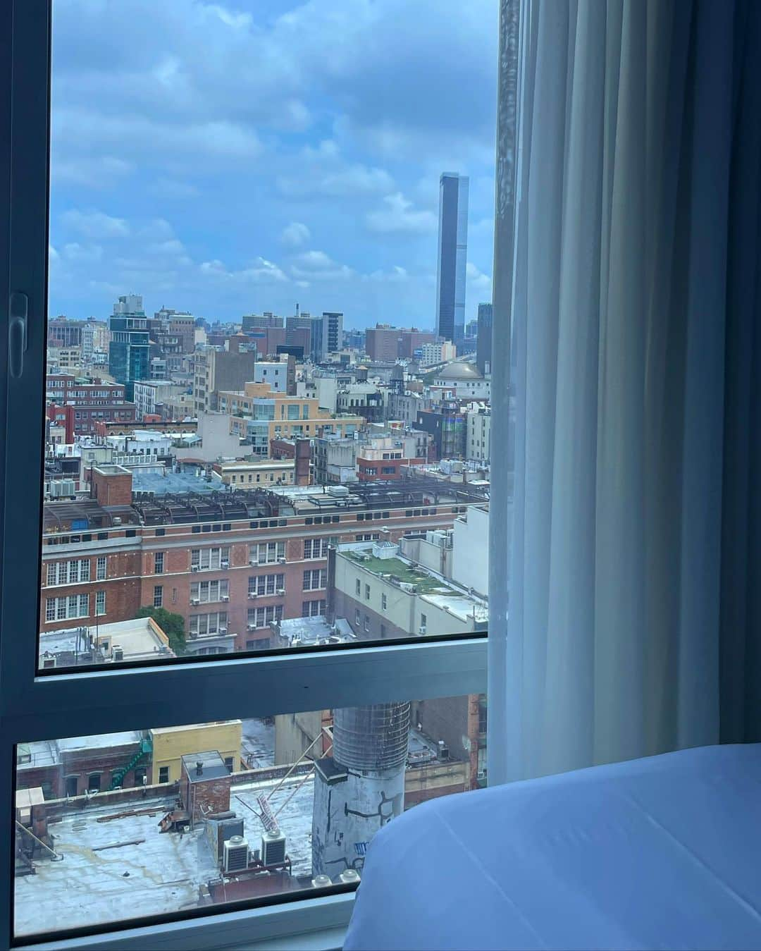 Brooke Marie Hylandさんのインスタグラム写真 - (Brooke Marie HylandInstagram)「New York minute 🏙️」6月29日 8時40分 - brookehyland