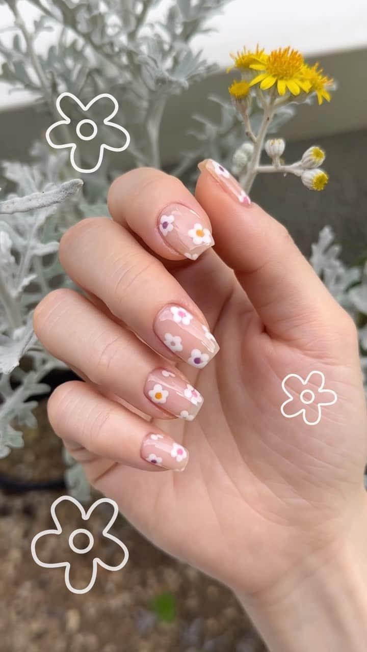 ryo kitamuraのインスタグラム：「🌼フルフラワープリントネイル🌼 @opi recommend GEL COLOR ”FLOWERS” 🤍ALPINE SNOW 🤎SAMOAN SAND 🩷RACING FOR PINKS 💜MEDI-take it All in 🧡Bee the Change  ベースカラーに使ったサーモンサンドはフリーエッジをほんのり隠しながら、くすみを取ってナチュラルなクリアベースにピッタリ🫧 お花を書くならAlpen Whiteがめちゃくちゃ書きやすい🌼 花芯は好きなカラーで色付けてね🩷💜🤍  #レトロフラワー#お花ネイル#フラワーネイル #opi #オーピーアイ #ジェルカラーbyopi」