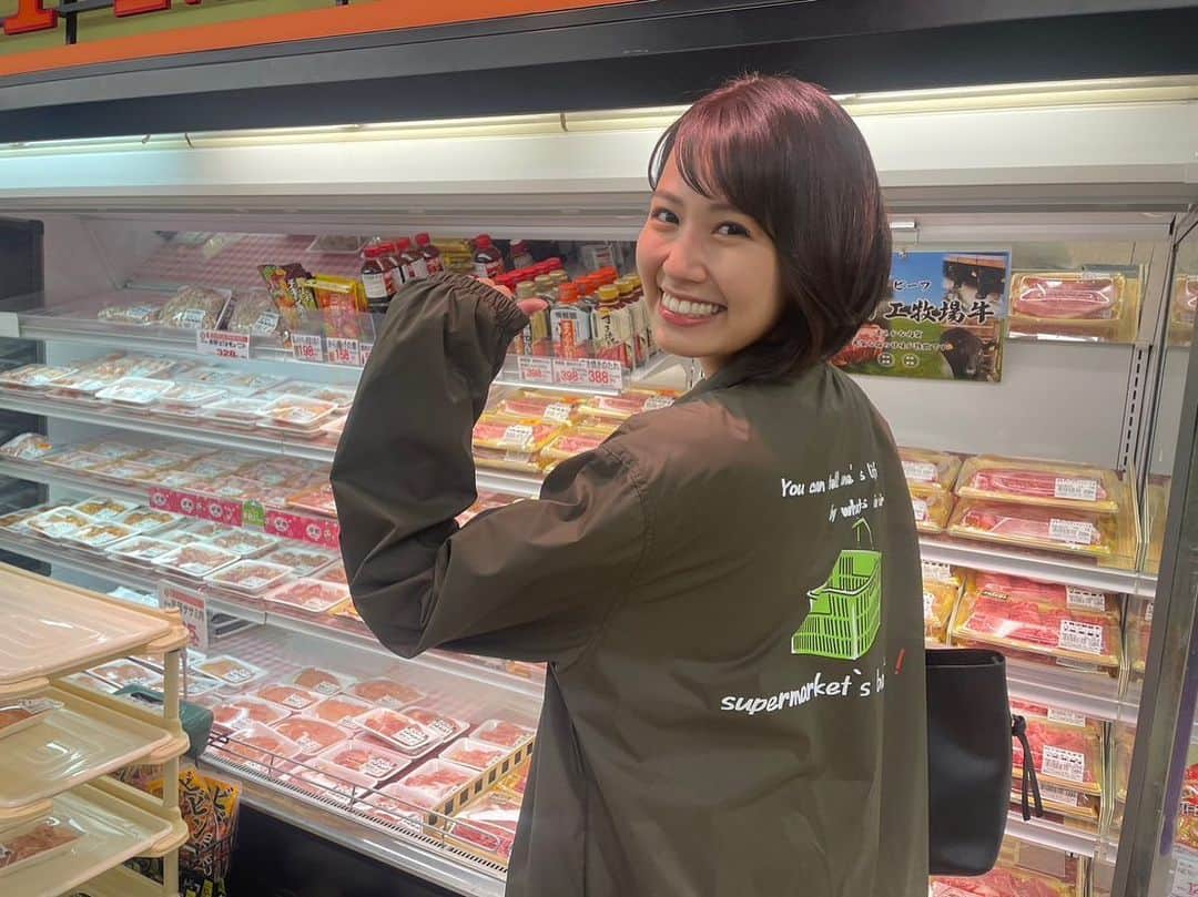 のインスタグラム：「・  おはもにーー😆✨  中京テレビ　連続ドラマ #スーパーのカゴの中身が気になる私   昨日は撮影でした🥰  (7月22日 24:55よりスタート) ・  石田ひかりさんが作ってくださった、ジャケット頂いちゃった☺️♡  ばり可愛い。 これを着てスーパーにお買い物行こうかいな。😆  ・  それからね、私が10代の時にレギュラーやった番組にいつも居ってくれたメイクさんのカナさんと10年近くぶりの再会をこの現場でさせてもらいました😭♡  最初衣装合わせで会った時は本当にびっくりして、嬉しくて泣きそうやった..😂  今やっと、少しずつ、14年間やりたかったお仕事が出来るようになってきてもう、突っ走って頑張ってみます！！  私は応援してくれるファンの方と、家族と、友人と、周りに居る大好きな人達にしかフォーカスをあてとる暇がないけん、その人達だけ大切にちゃんと向き合ってくけん！  やわめんの皆さんどんどん私の背中押してやってください！🤣✨  宜しくお願いします！  やば！夜中のテンションで書いたらなんか語っとるw」