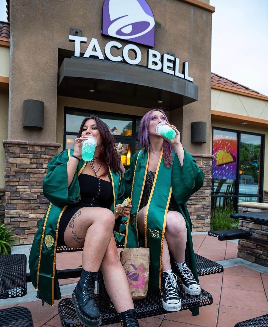 Taco Bellのインスタグラム：「graduATE」