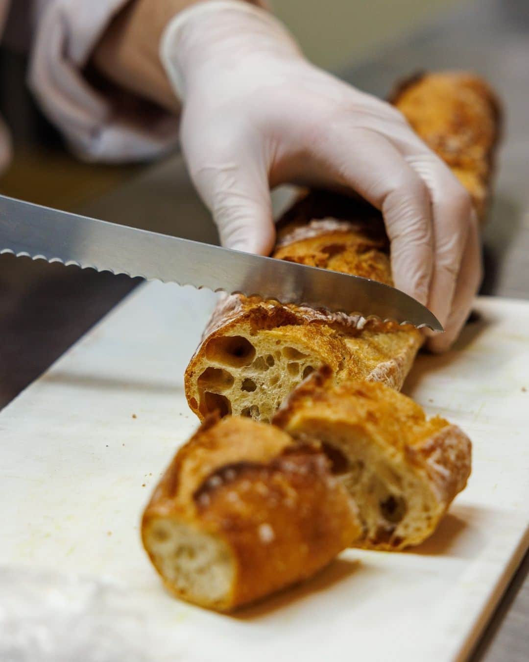 カフェ ラ・ボエムのインスタグラム：「カフェラボエムのバゲットは自社ブランドのBaritizan Bread Factory (@​​bartizanfactory)で毎日焼いています。素材にこだわった健康的なバゲット。是非食べてみてください🥖⁠ Our baguettes are prepared by our very own Bartizan Bread Factory. Made with carefully selected ingredients, they are delicious and healthy. Give it a try! 😋」