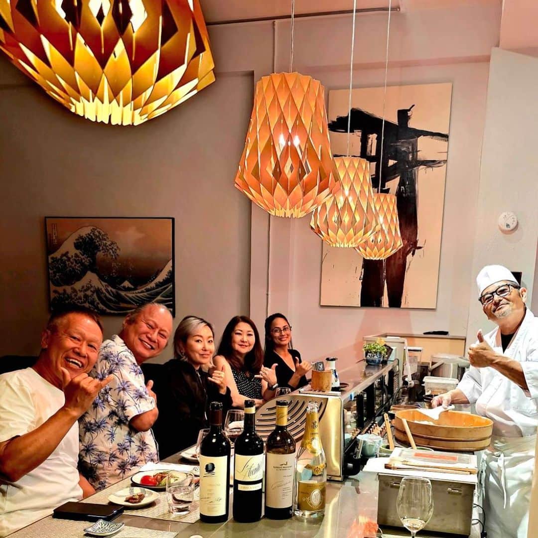 井上公造さんのインスタグラム写真 - (井上公造Instagram)「こんなプライベート空間で、知り合いの寿司職人に握って頂けるなんて。おまけにお酒は凄い物ばかり。何て贅沢な空間！  #プライベートキッチン  #寿司職人  #sushi  #高見ブライダル  #高見重光社長ご馳走様でした」6月29日 9時08分 - inouekozo39