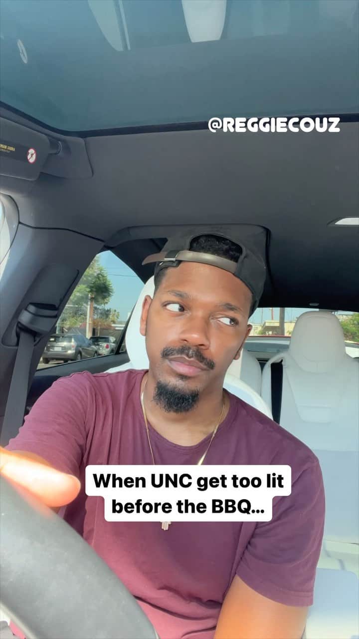 Reggie COUZのインスタグラム：「That damn flask got that man SCREAMING ! 😭😂 LMAOO」