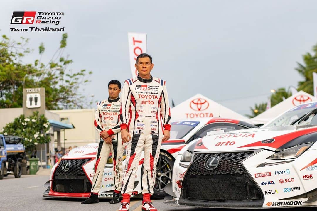 Toyota team thailandさんのインスタグラム写真 - (Toyota team thailandInstagram)「🚗TGRTT x Bangsaen GrandPrix 2023 🔥🌊ทะเลเดือดที่บางแสน  สุดสัปดาห์นี้ สนามเฉพาะกิจเลียบหาดบางแสน ที่มีเสน่ห์ที่สุดในโลก กับ TGRTT ที่จะลงแข่งขันรายการใหญ่ Thailand Super Series R.3-4: 🚗#24 Driver: ณัฐวุฒิ เจริญสุขะวัฒนะ (Nattavude C.) Car: Lexus RC-F Class: GTM AM 🚗#9 Drivers: ณัฐพงษ์  ห่อทองคำ (Nattapong H.) / มานัต กุละปาลานนท์ (Manat K.) Car: Lexus RC-F Class: GT3 Pro 🚗#19 Driver: สุทธิพงศ์ สมิตชาติ (Suttipong S.) Car: TOYOTA Supra GT4 Class: GT4 🚗#19  Driver: ณ ดล วัฒนธรรม (Na Dol V.) Class: Super Compact」6月29日 9時22分 - toyotagazooracingteamthailand