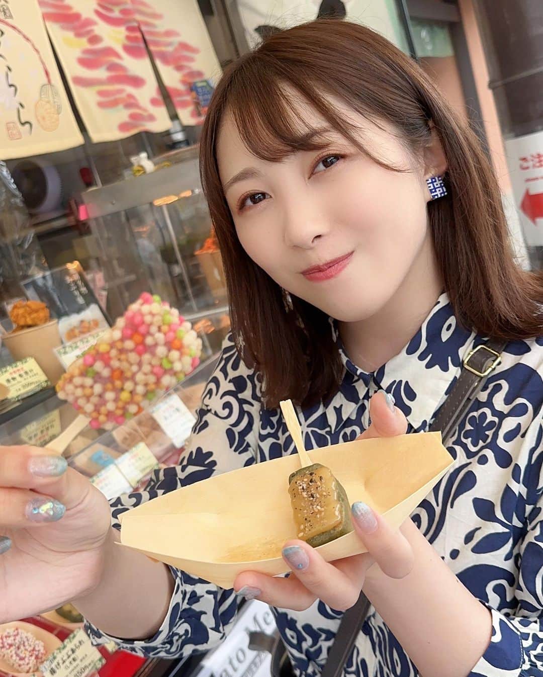 佐々木晴花さんのインスタグラム写真 - (佐々木晴花Instagram)「・ ・ はるはるチャンネル♡ 京都旅行後編アップしました🍡✨  グルメ・神社・アクセサリー作り体験など 大満喫✌️✨  是非ご覧下さい💗🐷  そして本日6月29日18時半〜20時までは！🎈💗⭐️ はるはるチャンネル登録者500名様記念㊗️ YouTube Liveを行いますっ🫶 一緒に食べ飲みしながら楽しい時間を過ごしましょ🎉 はるはるチャンネルでお待ちしております✨  ※トラブルなどで配信できなかった場合は、インスタライブに変更します！ ・ ・ ・ 心変わりの相手は私にしてみない？💎 《SNS》 🌻Twitter  @ Haru2nrun 🌻YouTube ・アラサーほろよい隊  @ Horoyoitai_kp0903 ・はるはるチャンネル @ Haruharu0831 (またはストーリーズハイライトから✈️) #チャンネル登録お願いします  🌻TikTok  @ haru2n.run ・ ・ #女優#俳優#ダンサー #RIZINガール#新人YouTuber  #グルメ女子 #アラサー女子#アラサー独身女子 #ビール女子 #お酒好きな人と繋がりたい  #京都 #京都グルメ #京都カフェ #京都観光  #祇園#祇園四条 #祇園グルメ  #生麩 #生麩専門店京くらら#京くらら」6月29日 9時40分 - haru2n.run