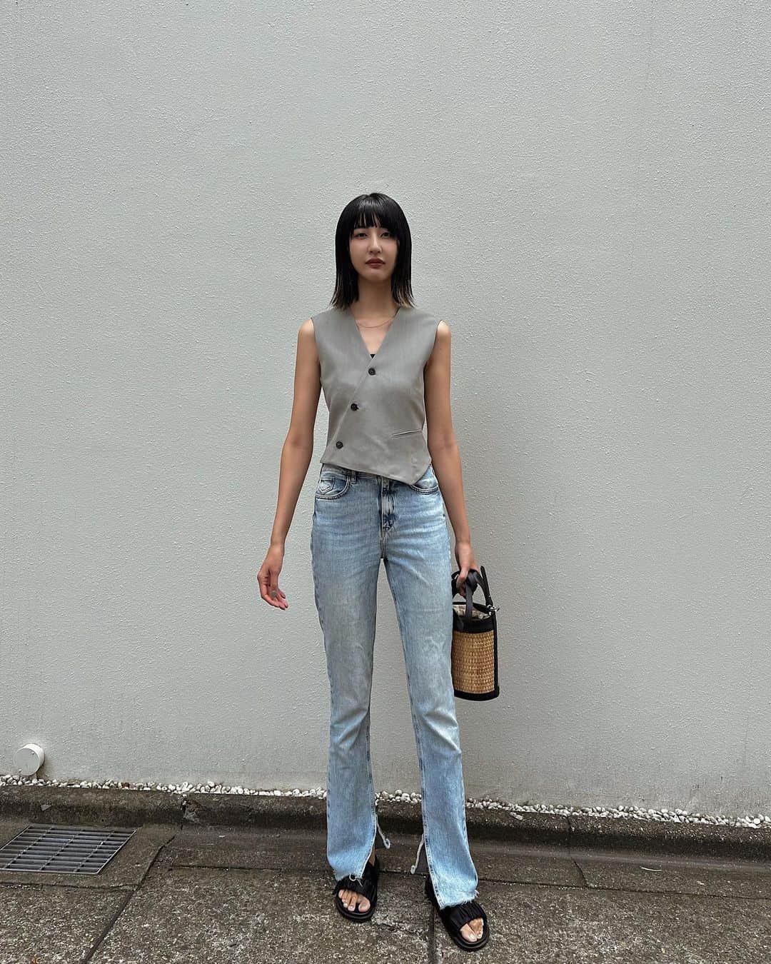 Lisaさんのインスタグラム写真 - (LisaInstagram)「. ZARAのパンツはほんとに高身長に最高。笑 ZARAしか丈足りるのがないので本当に困ります🥲🥲  上下両方ともZARA🐬🍉🌺  #zara #zaraコーデ  #ザラ#ザラジョ」6月29日 9時58分 - lisarobintweety