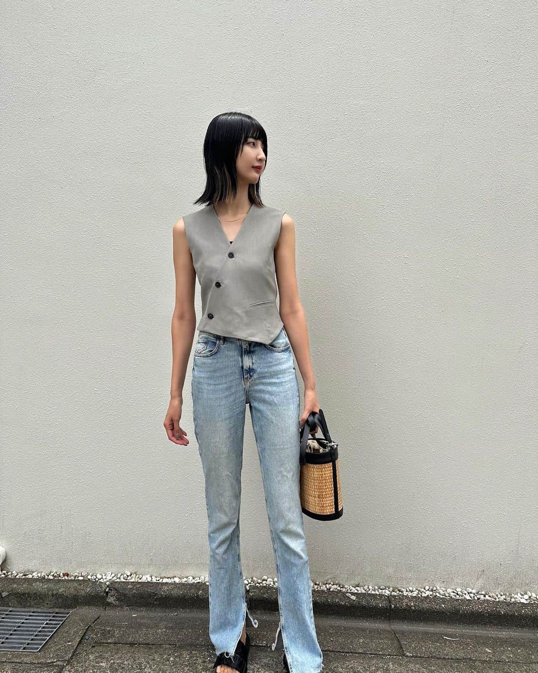 Lisaさんのインスタグラム写真 - (LisaInstagram)「. ZARAのパンツはほんとに高身長に最高。笑 ZARAしか丈足りるのがないので本当に困ります🥲🥲  上下両方ともZARA🐬🍉🌺  #zara #zaraコーデ  #ザラ#ザラジョ」6月29日 9時58分 - lisarobintweety