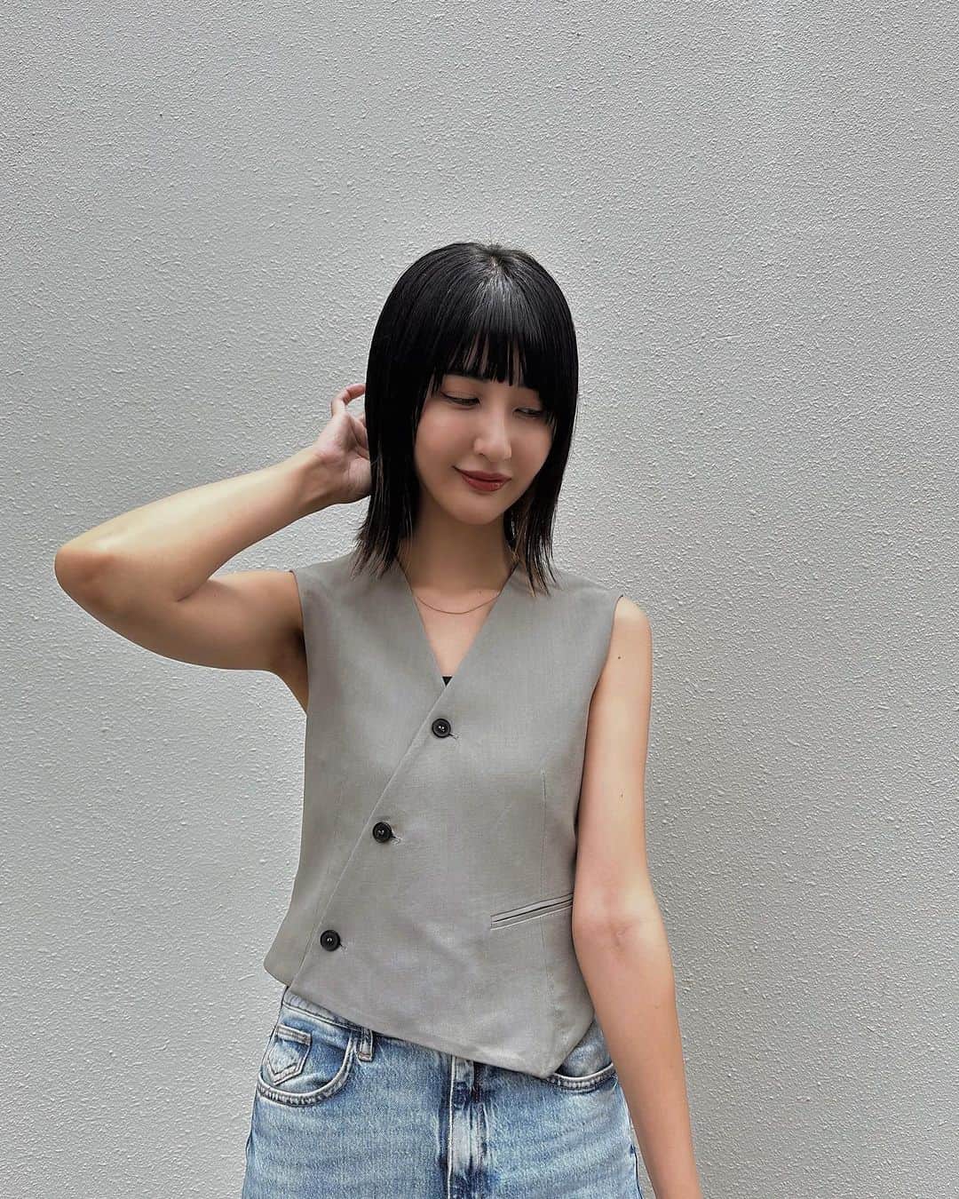 Lisaのインスタグラム：「. ZARAのパンツはほんとに高身長に最高。笑 ZARAしか丈足りるのがないので本当に困ります🥲🥲  上下両方ともZARA🐬🍉🌺  #zara #zaraコーデ  #ザラ#ザラジョ」