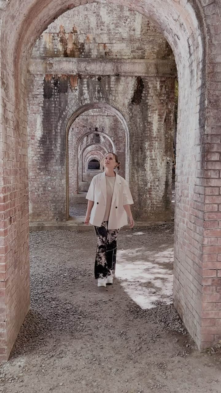 ナタリー・エモンズのインスタグラム：「今回の散歩は南禅寺です😍 #ナタリーエモンズ #エモやん #discoverjapan」