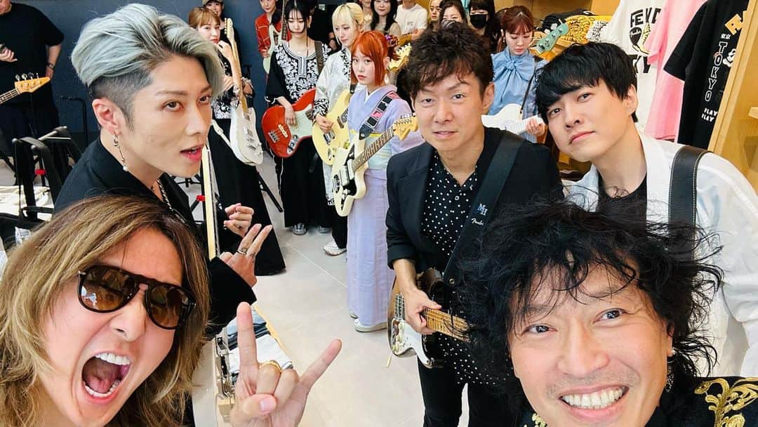 日野賢二のインスタグラム：「Here we go ! FENDER  FLAGSHIP STORE!!」