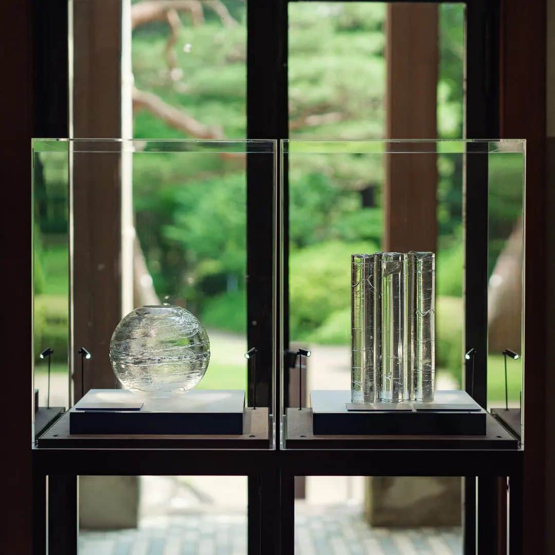 東京都庭園美術館さんのインスタグラム写真 - (東京都庭園美術館Instagram)「【開幕しました!｜フィンランドグラスアート展】 自然光に包まれた作品は存在感を増し、澄み切ったその透明さに魅了されます。 本展は先週開幕いたしました。北欧・フィンランドのガラス作品の数々、どうぞご堪能ください。  #東京都庭園美術館 #フィンランドグラスアート展 #フィンランド #デザイン #イッタラ #北欧 #展覧会 #東京 #tokyometropolitanteienartmuseum #teienartmuseum #FinnishGlassArt #Finland #design #iittala #exhibition #tokyo #Teien40th」6月29日 11時15分 - teienartmuseum