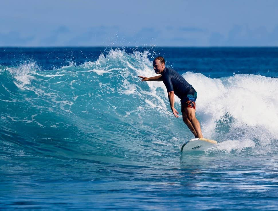 チャド・ロウさんのインスタグラム写真 - (チャド・ロウInstagram)「Surfing @tavaruaislandresort (swimming pools for those who know😜)  We can’t wait to go back!  So honored to have these photos taken by the incomparable @hisarahlee!   #surfing #softtopshredder #surfphotography  #blessed」6月29日 11時19分 - ichadlowe